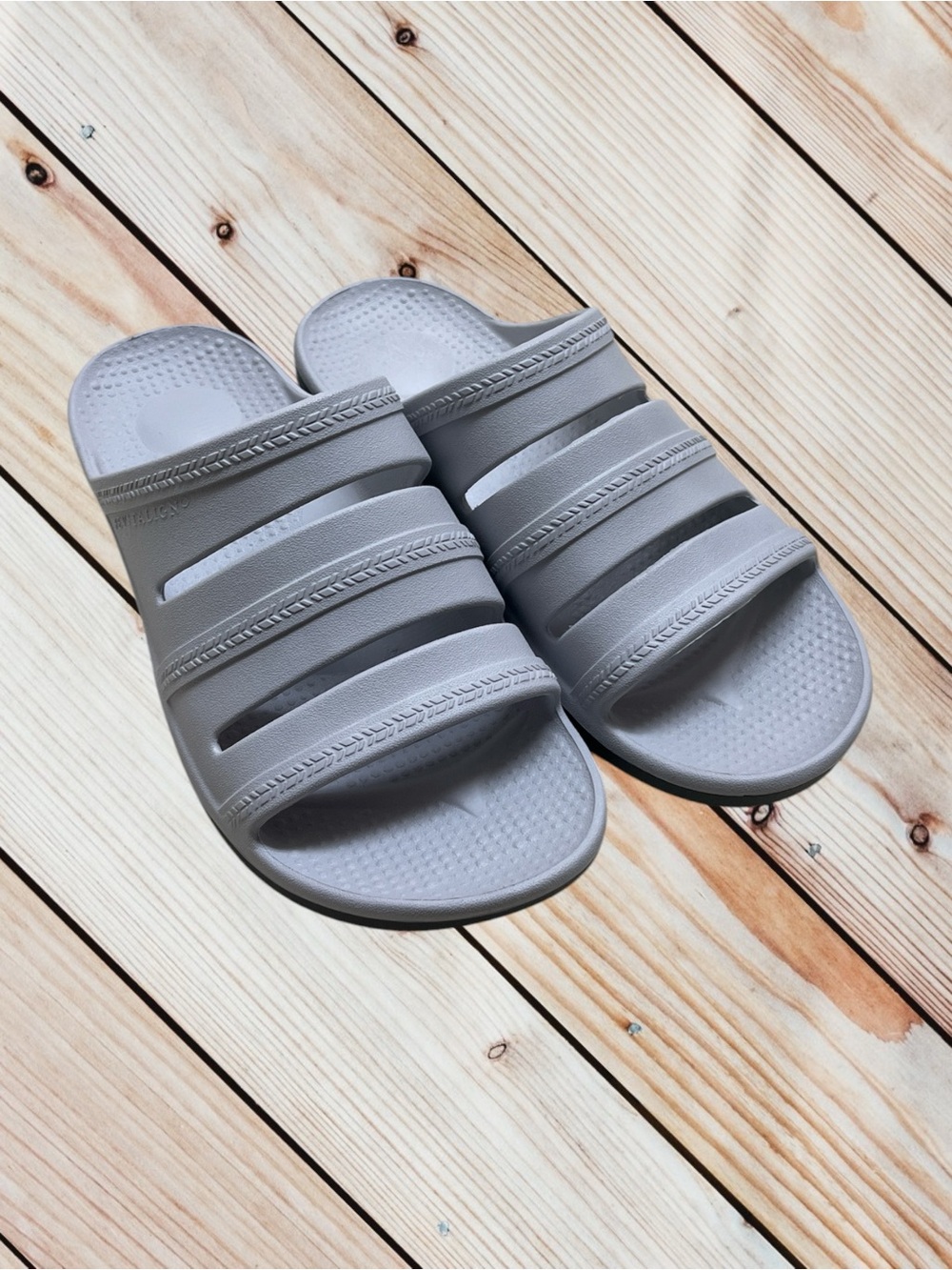 NWOT Revitalign 11W grey Orthotic Washable Pool Slide Sandals